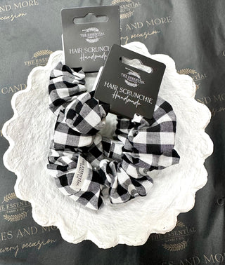 BLACK AND WHITE GINGHAM SCRUNCHIE