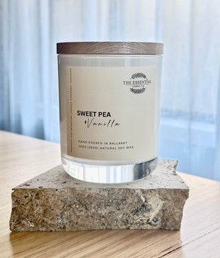 SWEET PEA AND VANILLA SIGNATURE CANDLE