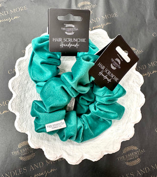 EMERALD GREEN VELVET SCRUNCHIE