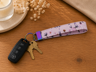 BLUE AND PURPLE PASTEL FLOWER KEY WRISTLET