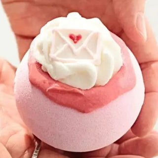 BOMB COSMETICS SENT WITH LOVE BATH BLASTER