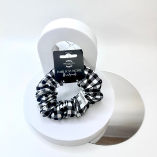 BLACK AND WHITE GINGHAM SCRUNCHIE