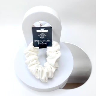 VELVET WHITE SCRUNCHIE