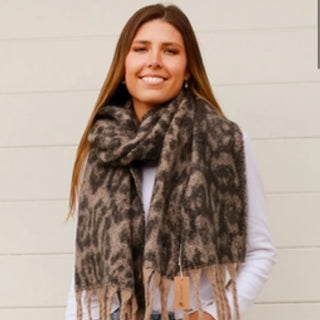 BROWN BASE LEOPARD SCARF
