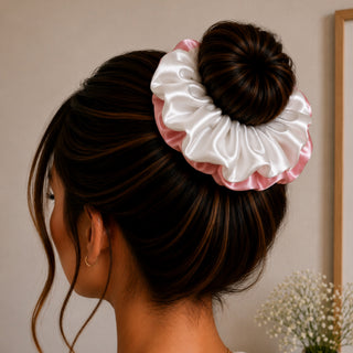 WHITE AND CORAL - HAIR SCRUNCHIE