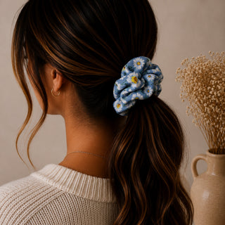 BLUE DAISY - HAIR SCRUNCHIE