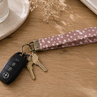 DUSTY PINK AND WHITE DOTS KEY WRISTLET