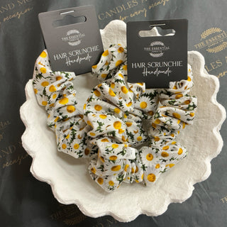DAISY SCRUNCHIE
