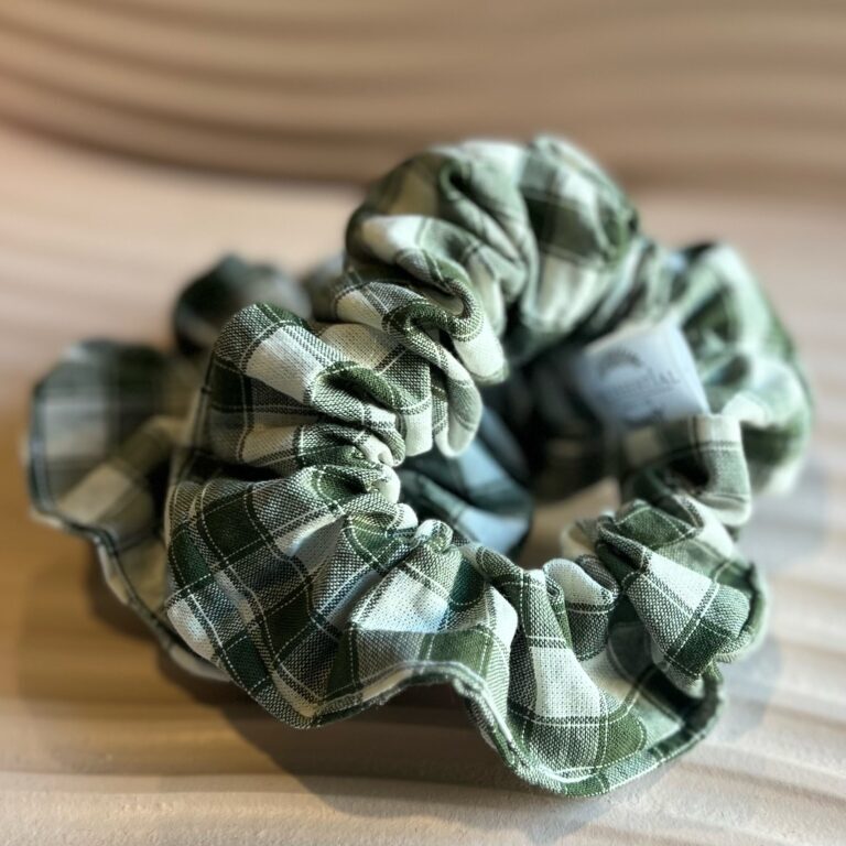 SCRUNCHIE- CHEQURED GREEN