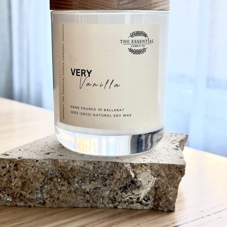 VERY VANILLA SIGNATURE CANDLE