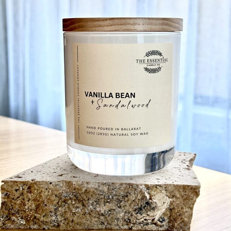 VANILLA BEAN AND SANDALWOOD SIGNATURE CANDLE